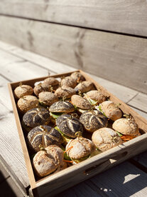 Receptiebroodjes "Classic" in houten kistje (&euro;20,00 waarborg)